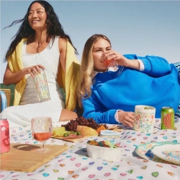 NWT Roller Rabbit x Target 24oz Vacation Tritan Hydration Tumbler
White/Blue - Picture 5 of 5